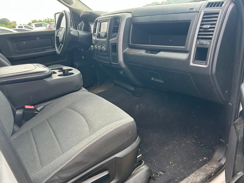 2022 RAM 1500 Classic Tradesman Crew Cab 4x4 5'7" Box