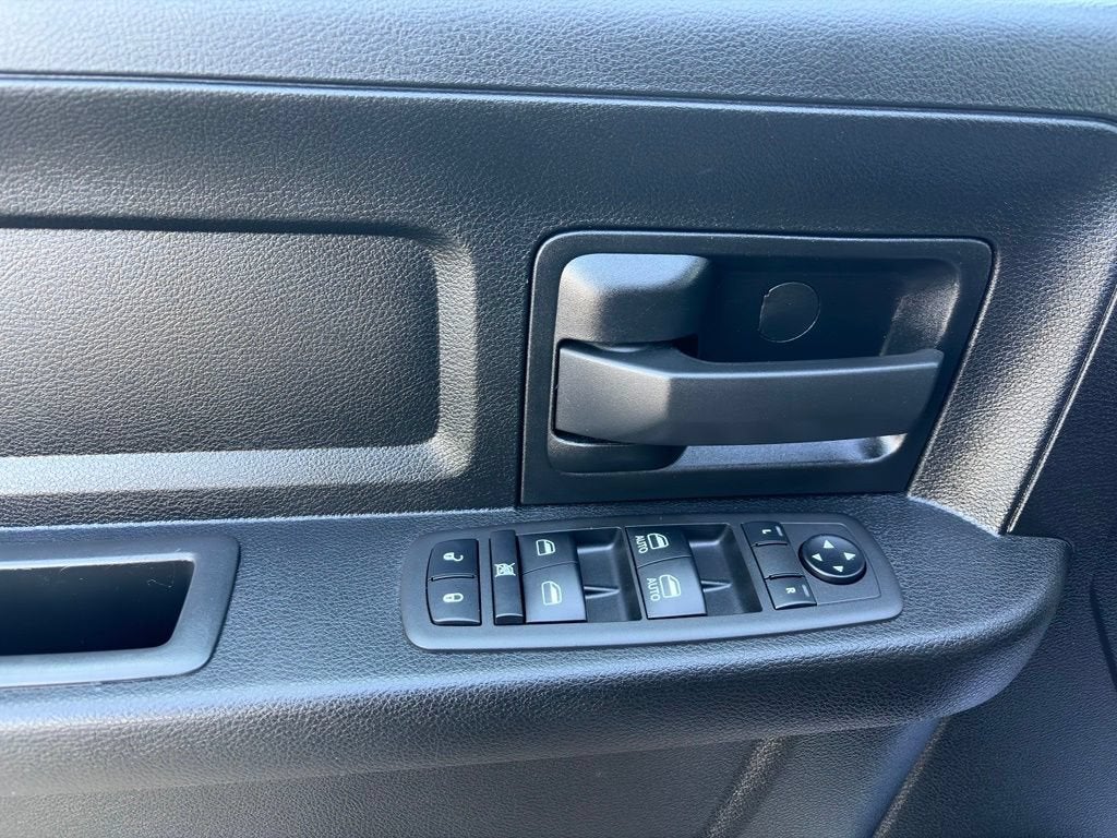 2022 RAM 1500 Classic Tradesman Crew Cab 4x4 5'7" Box