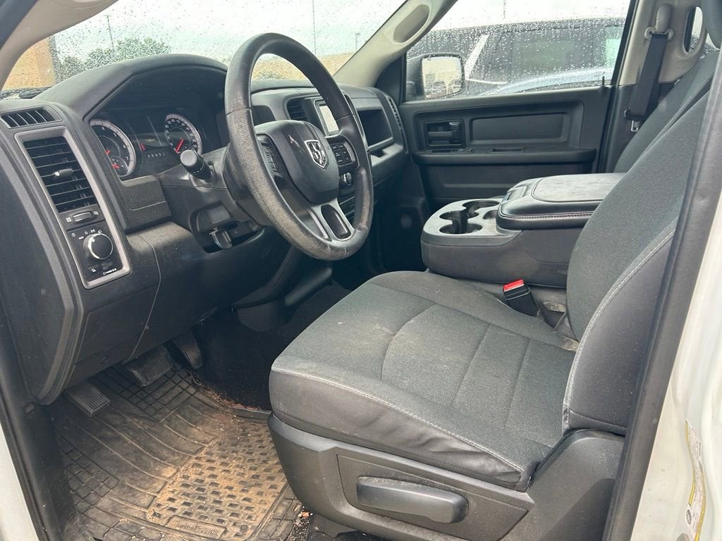 2022 RAM 1500 Classic Tradesman Crew Cab 4x4 5'7" Box