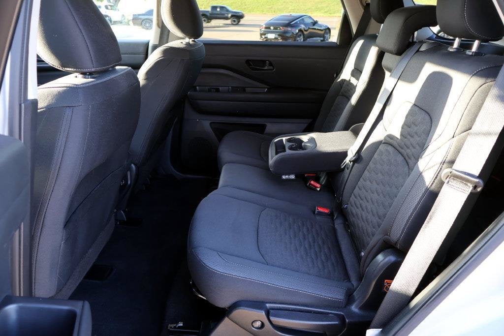 2025 Nissan Pathfinder SV FWD