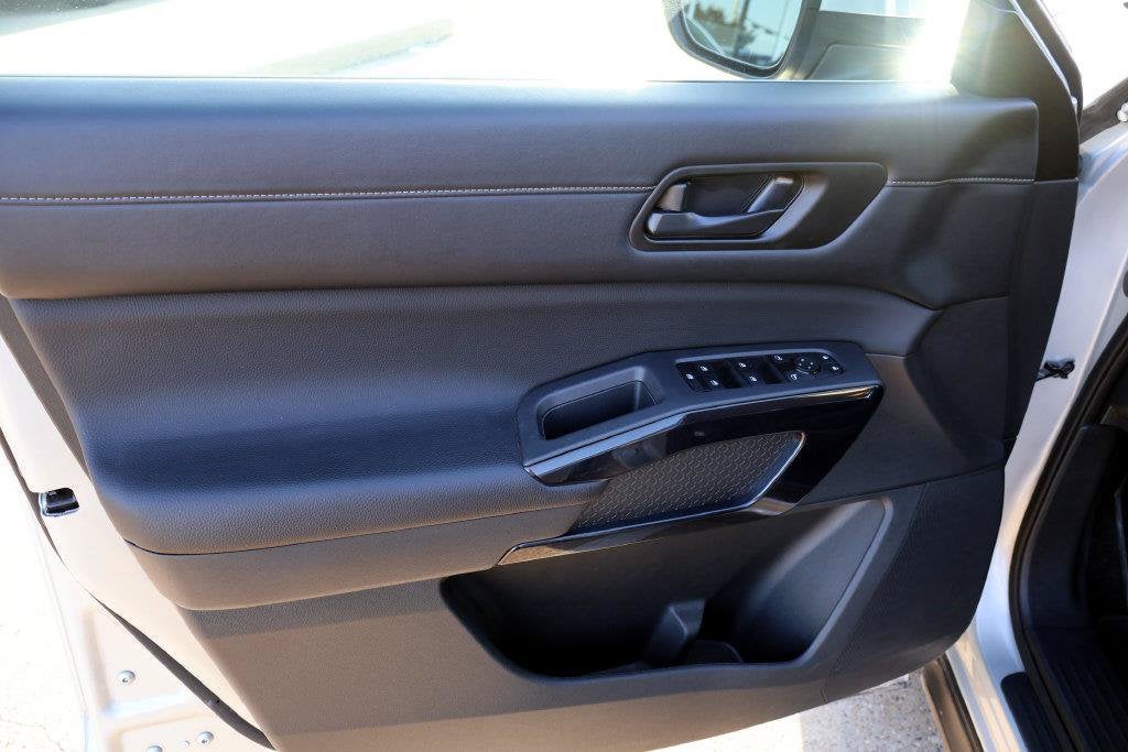 2025 Nissan Pathfinder SV FWD