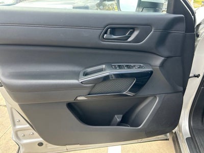 2025 Nissan Pathfinder SV FWD