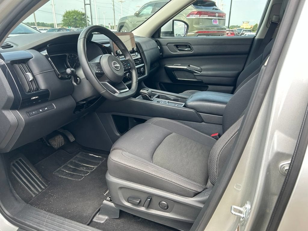 2025 Nissan Pathfinder SV FWD