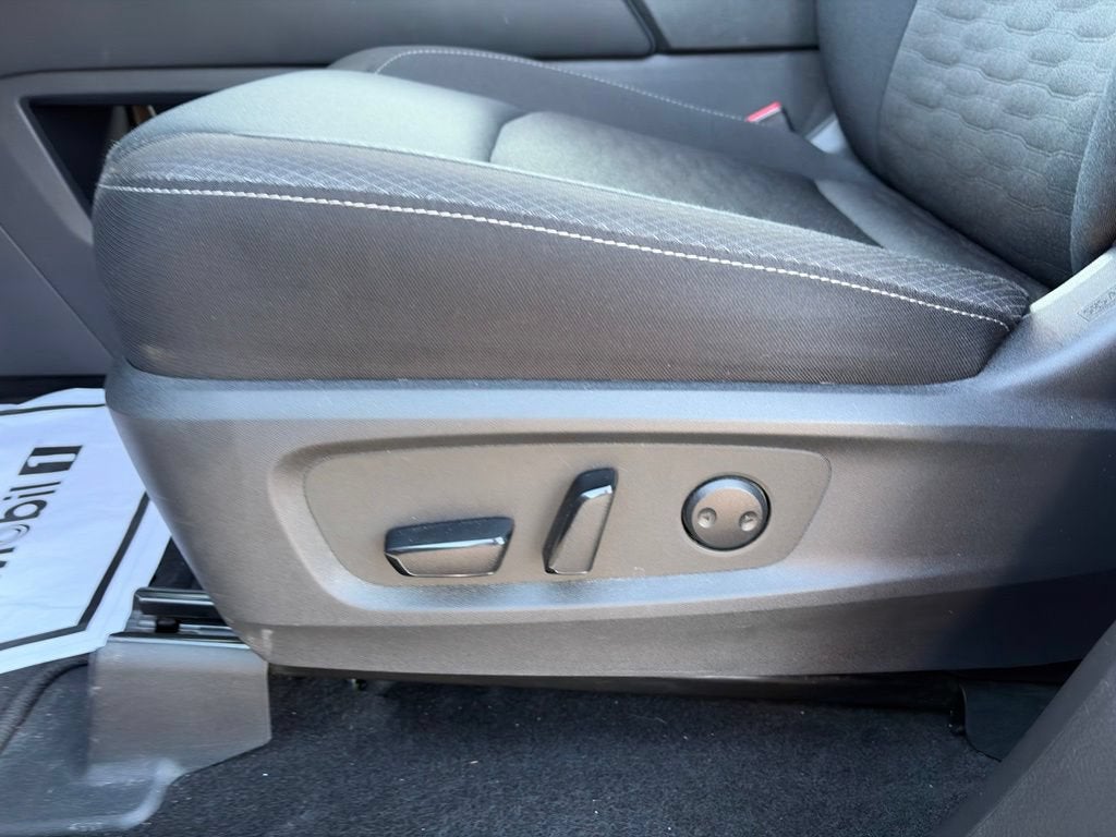 2025 Nissan Pathfinder SV FWD