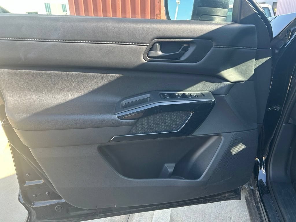 2025 Nissan Pathfinder SV FWD