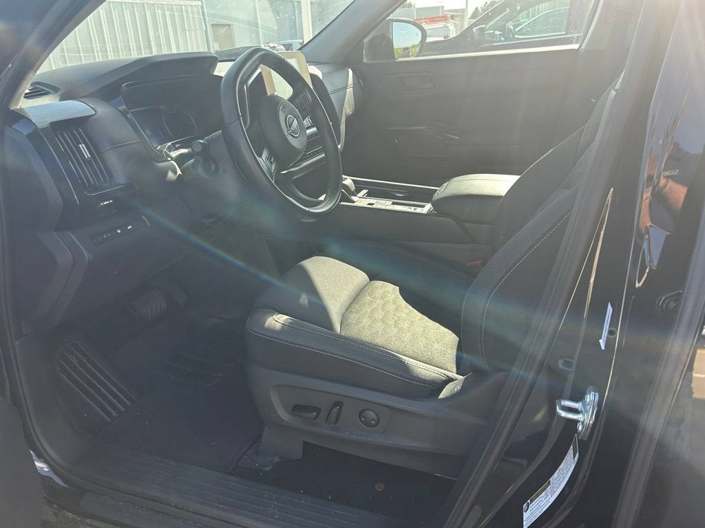 2025 Nissan Pathfinder SV FWD