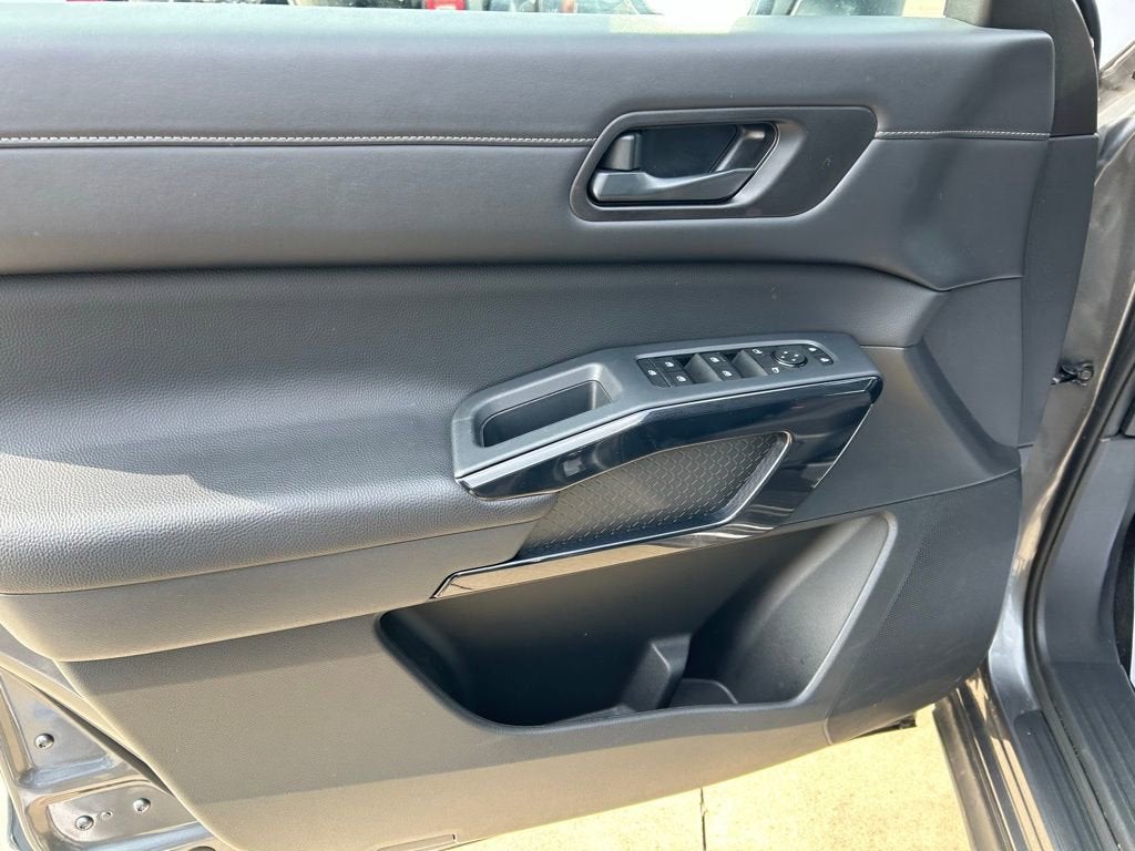2025 Nissan Pathfinder SV FWD