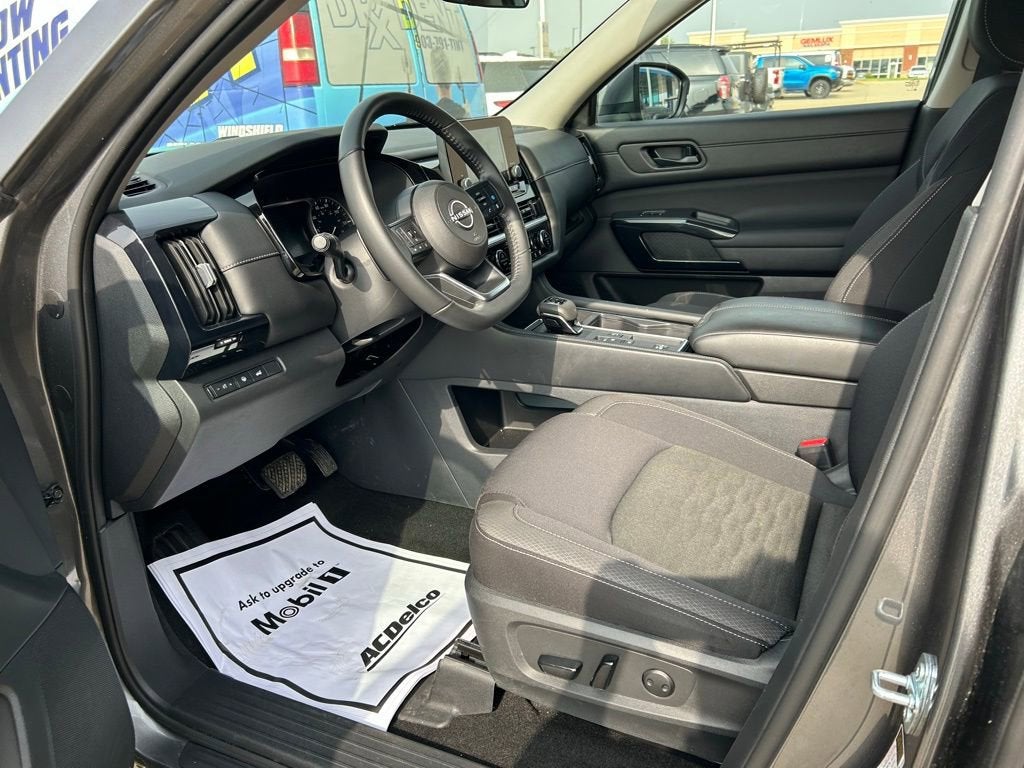 2025 Nissan Pathfinder SV FWD