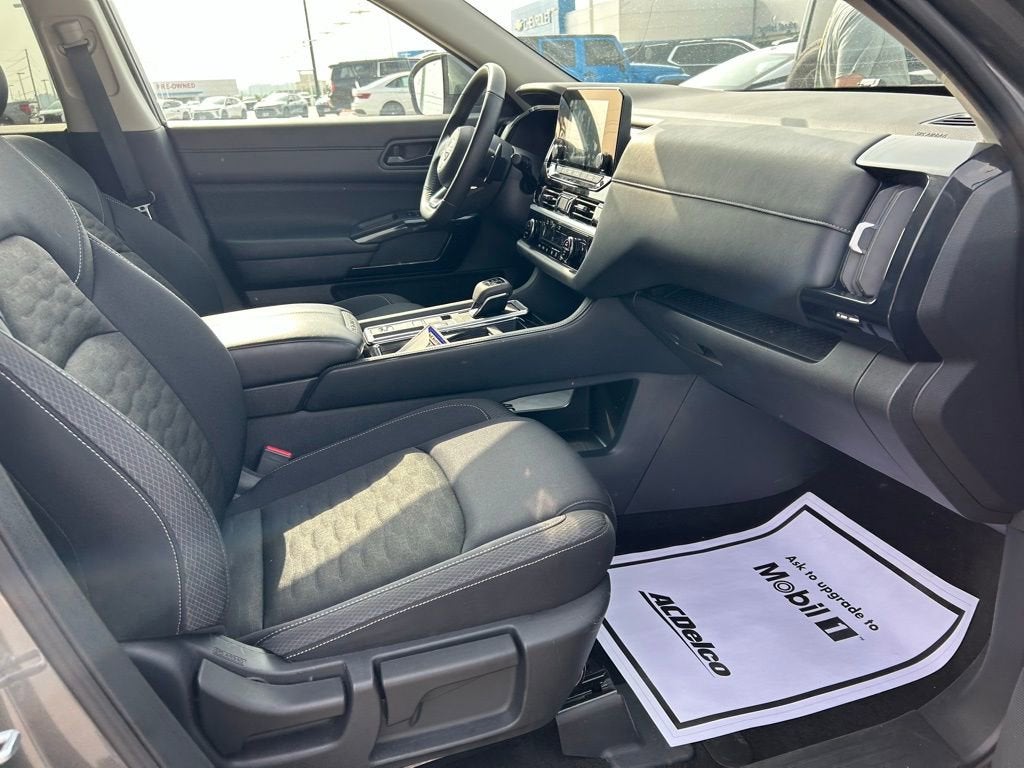 2025 Nissan Pathfinder SV FWD
