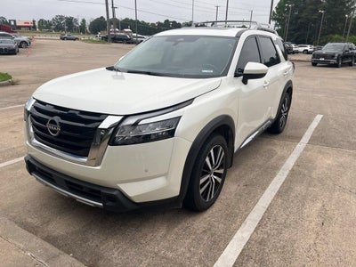 2024 Nissan Pathfinder Platinum FWD