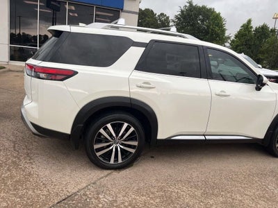 2024 Nissan Pathfinder Platinum FWD