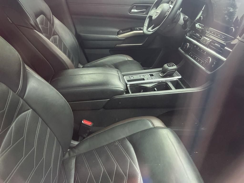 2024 Nissan Pathfinder Platinum FWD