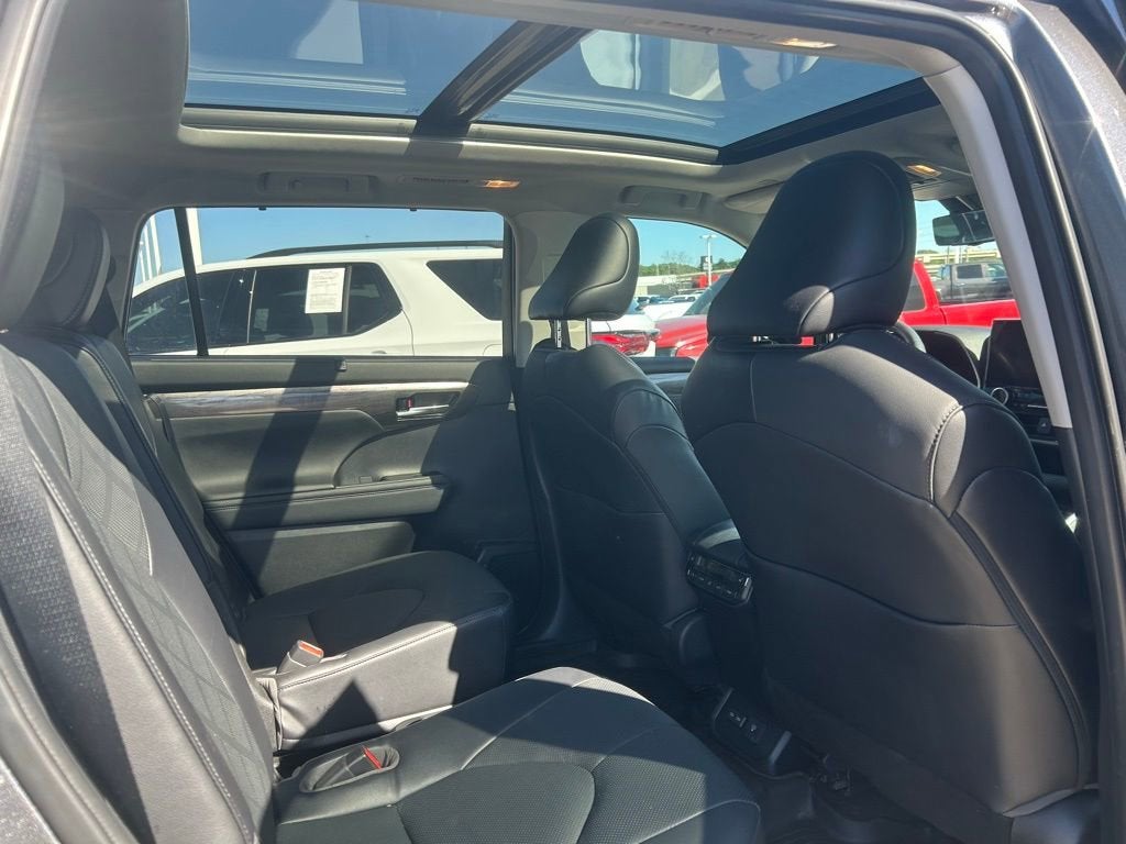2023 Toyota Highlander Platinum
