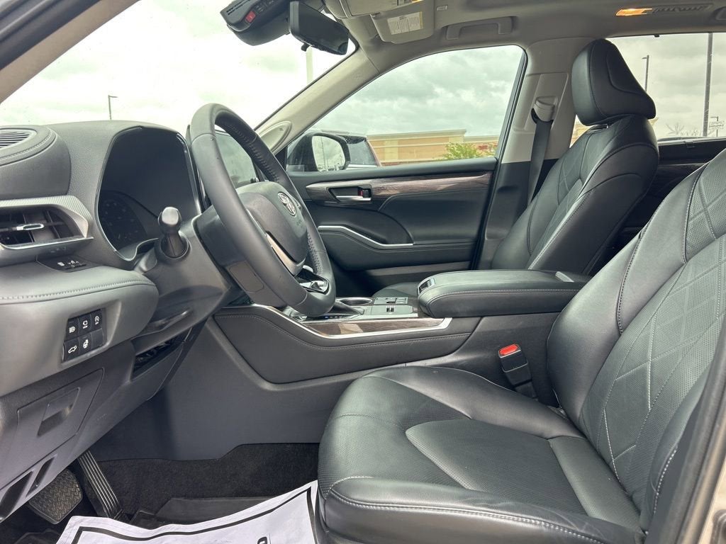 2023 Toyota Highlander Platinum