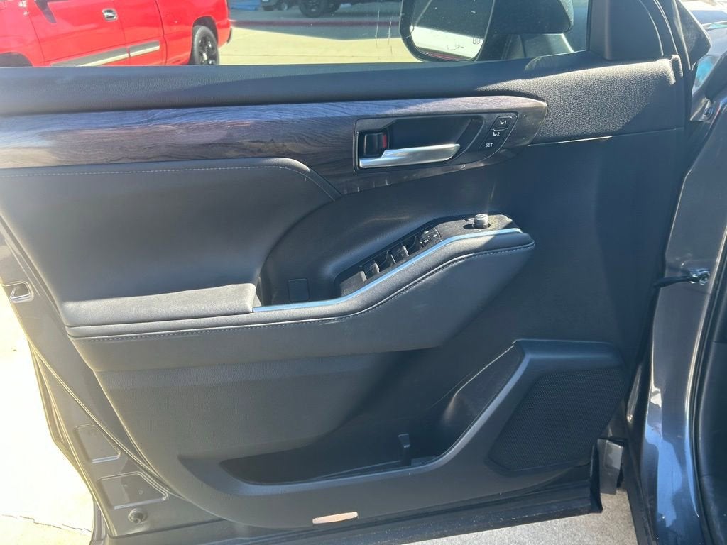 2023 Toyota Highlander Platinum