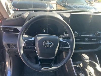 2023 Toyota Highlander Platinum