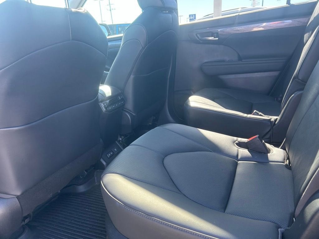 2023 Toyota Highlander Platinum