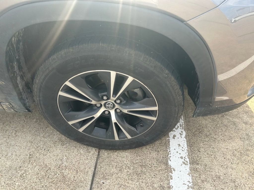 Used 2017 Toyota Highlander LE with VIN 5TDZARFH5HS031596 for sale in Texarkana, TX