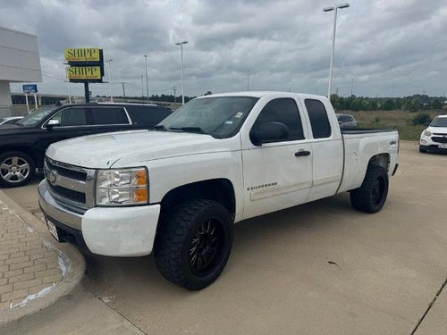 2007 Chevrolet Silverado 1500 4WD Extended Cab Standard Box LT w/1LT