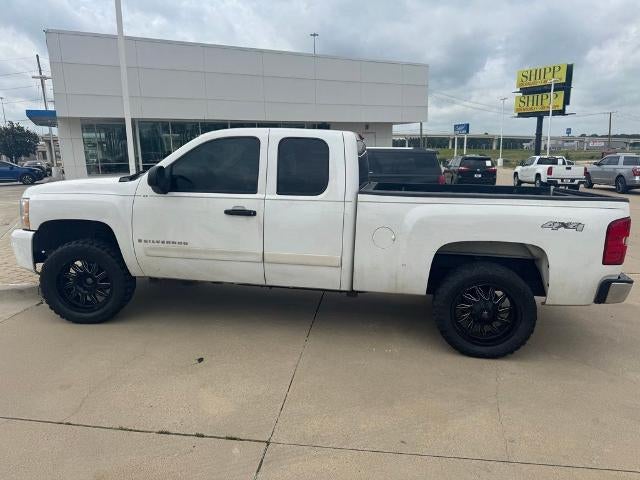 2007 Chevrolet Silverado 1500 4WD Extended Cab Standard Box LT w/1LT