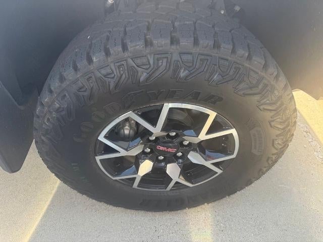 2025 GMC Canyon Crew Cab Short Box 4-Wheel Drive AT4