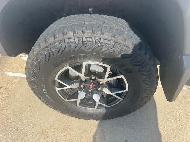 2025 GMC Canyon Crew Cab Short Box 4-Wheel Drive AT4