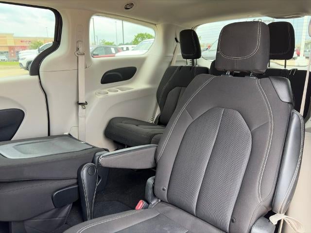 2023 Chrysler Voyager LX FWD