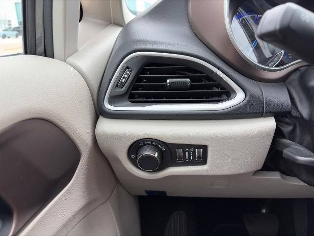 2023 Chrysler Voyager LX FWD