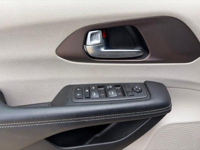 2023 Chrysler Voyager LX FWD