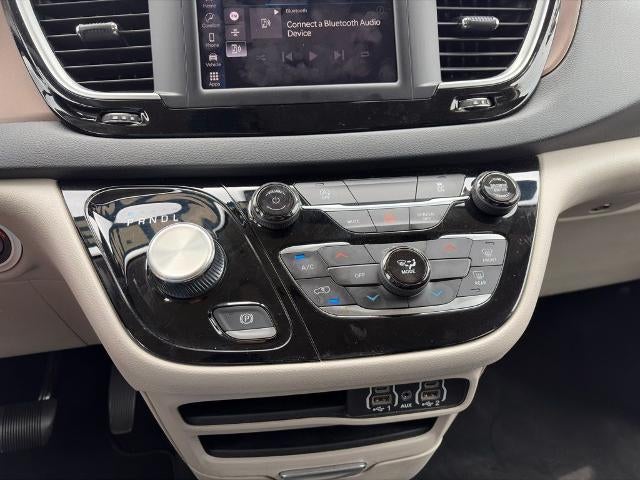 2023 Chrysler Voyager LX FWD