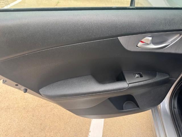 2023 Kia Forte LXS IVT