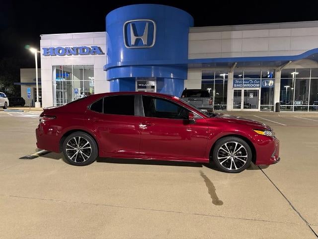 2018 Toyota Camry SE Auto (SE)