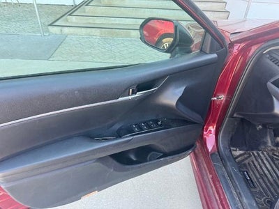 2018 Toyota Camry SE Auto (SE)
