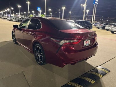2018 Toyota Camry SE Auto (SE)