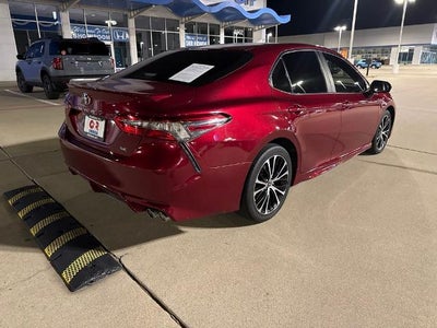 2018 Toyota Camry SE Auto (SE)