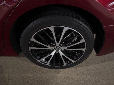 2018 Toyota Camry SE Auto (SE)