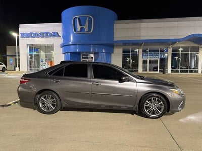 2017 Toyota Camry SE Auto (SE)