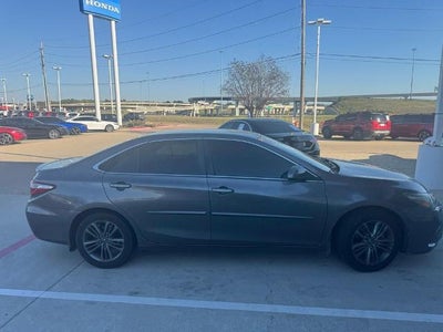 2017 Toyota Camry SE Auto (SE)