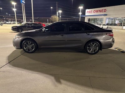 2017 Toyota Camry SE Auto (SE)