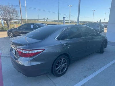 2017 Toyota Camry SE Auto (SE)