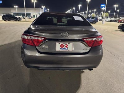 2017 Toyota Camry SE Auto (SE)