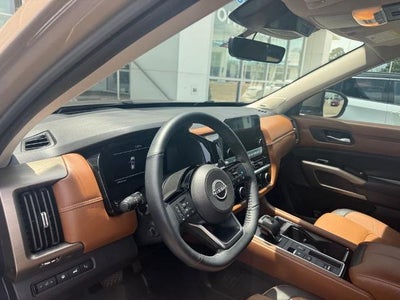 2024 Nissan Pathfinder Platinum 2WD