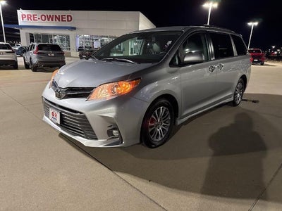 2020 Toyota Sienna XLE FWD 8-Passenger (Natl)