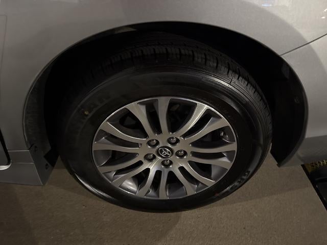 2020 Toyota Sienna XLE FWD 8-Passenger (Natl)