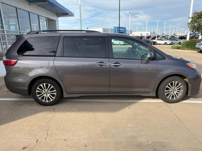 2019 Toyota Sienna XLE FWD 8-Passenger (Natl)
