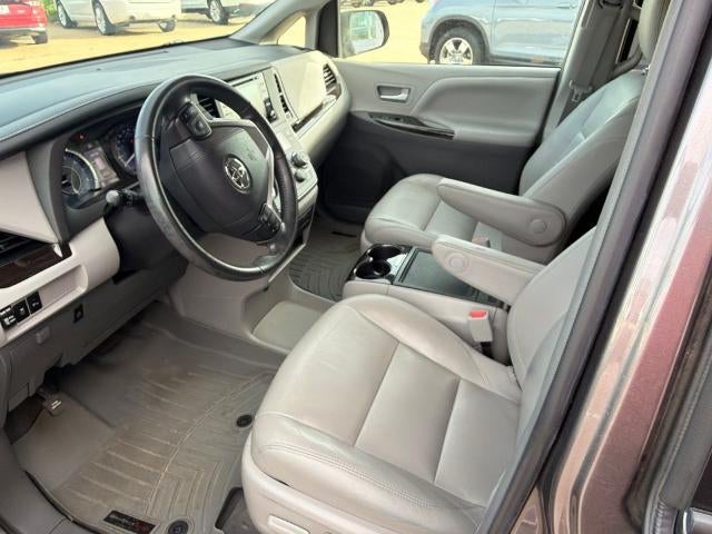 2019 Toyota Sienna XLE FWD 8-Passenger (Natl)