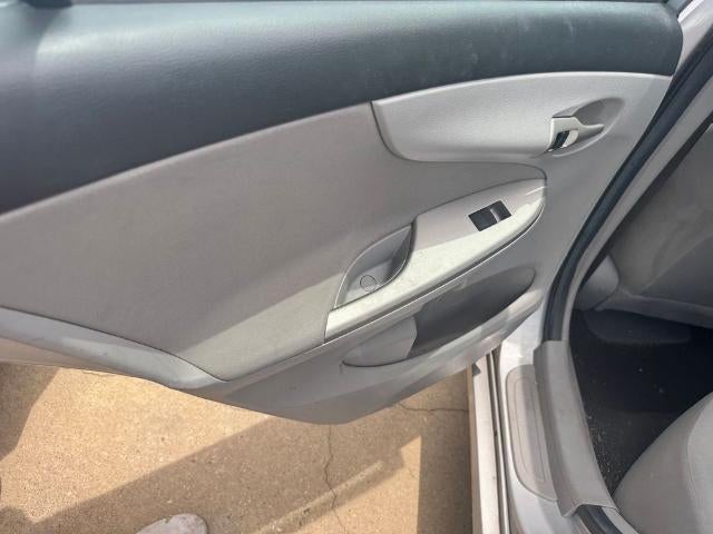 2013 Toyota Corolla 4dr Sdn Auto LE (Natl)