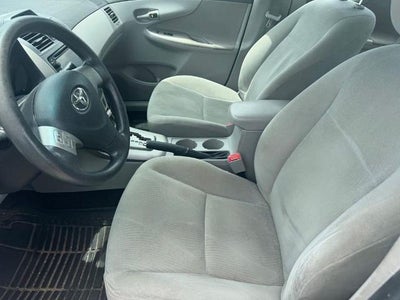 2013 Toyota Corolla 4dr Sdn Auto LE (Natl)