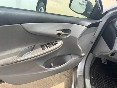 2013 Toyota Corolla 4dr Sdn Auto LE (Natl)