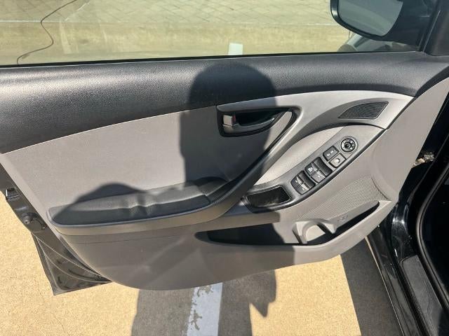 2016 Hyundai ELANTRA 4dr Sdn Auto SE